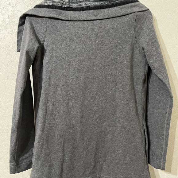 ❄️ ⛄️ Lululemon Savasana Wrap Charcoal Grey Strata Stripe Lined Sz 4 Thumbholes - Picture 2 of 9